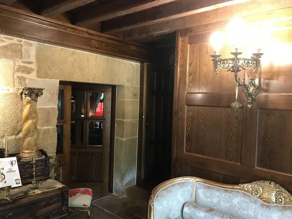 Palacio De Trasvilla Escobedo Bagian luar foto