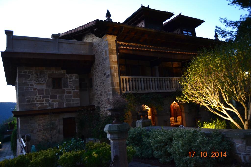 Palacio De Trasvilla Escobedo Bagian luar foto