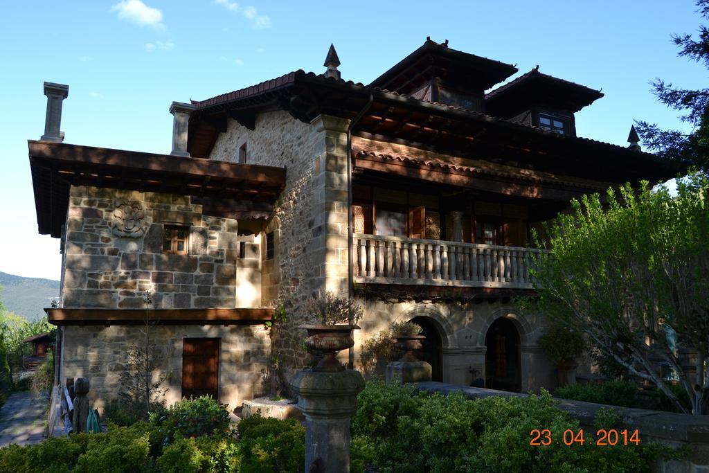 Palacio De Trasvilla Escobedo Bagian luar foto